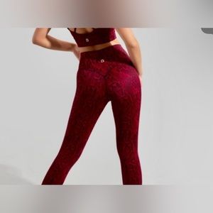 Buffbunny Evolve Jacquard Legging in Toxic Reptilia Print. New condition.